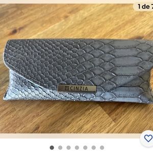 CINZIA EUROPA Glasses Case
with Magnetic Flip